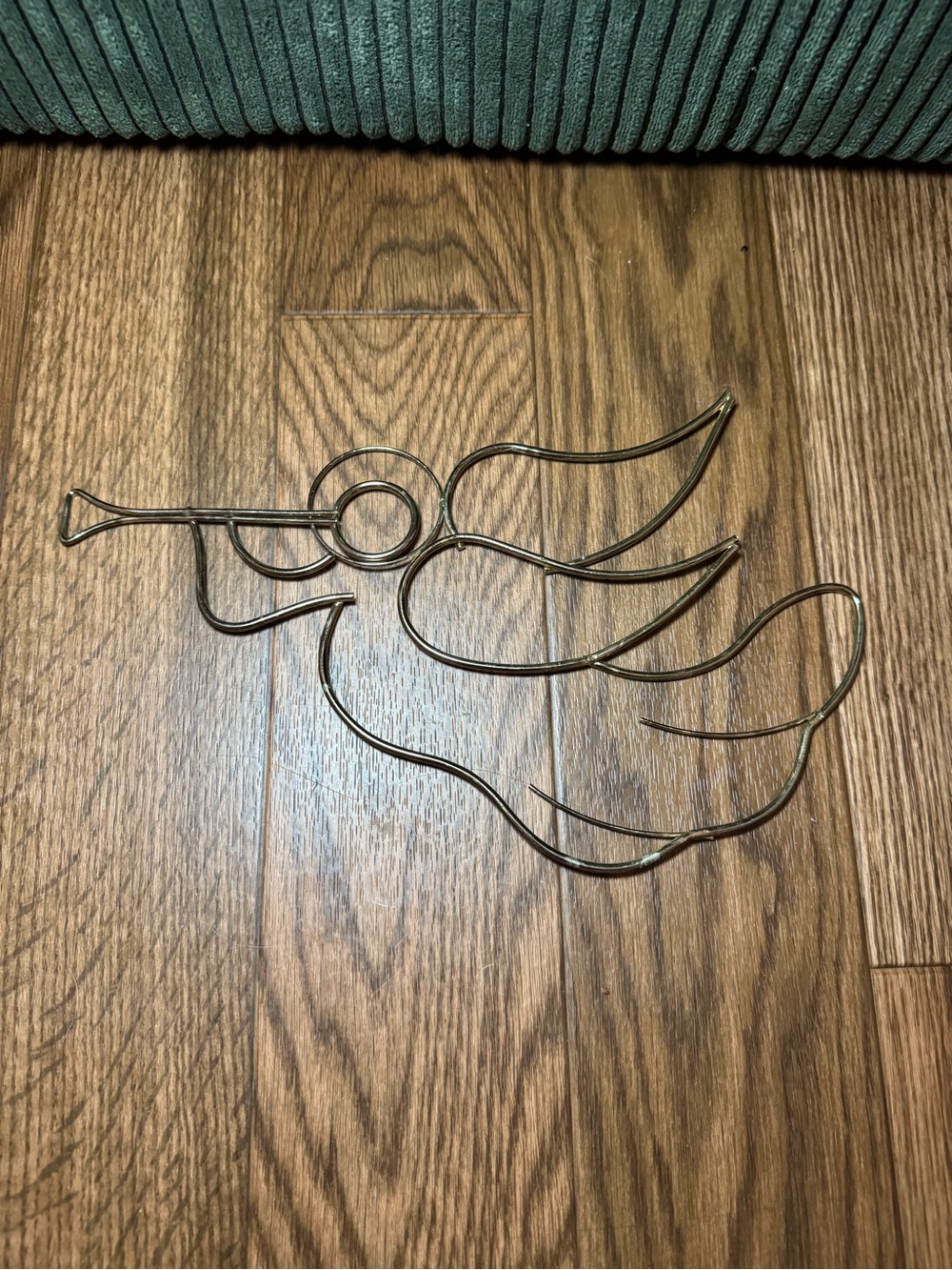 Wire Angel Wall Decor in Brass Tone